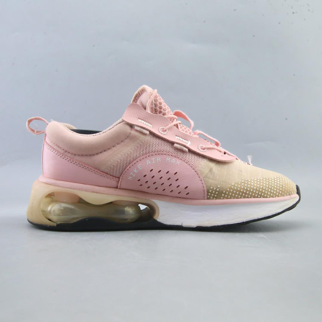 NIKE  AIR MAX 2021