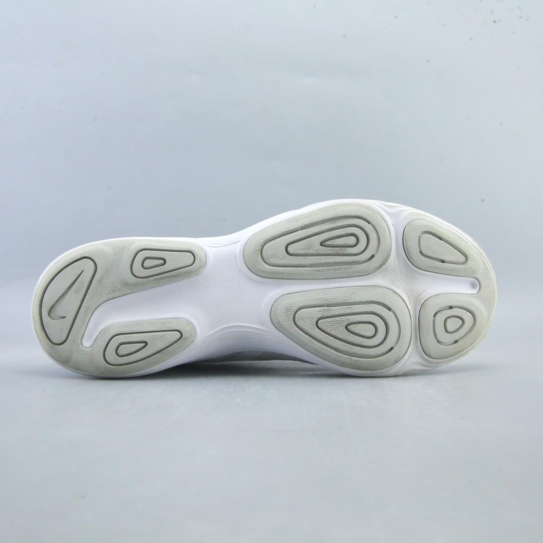 NIKE REVOLUTION 4