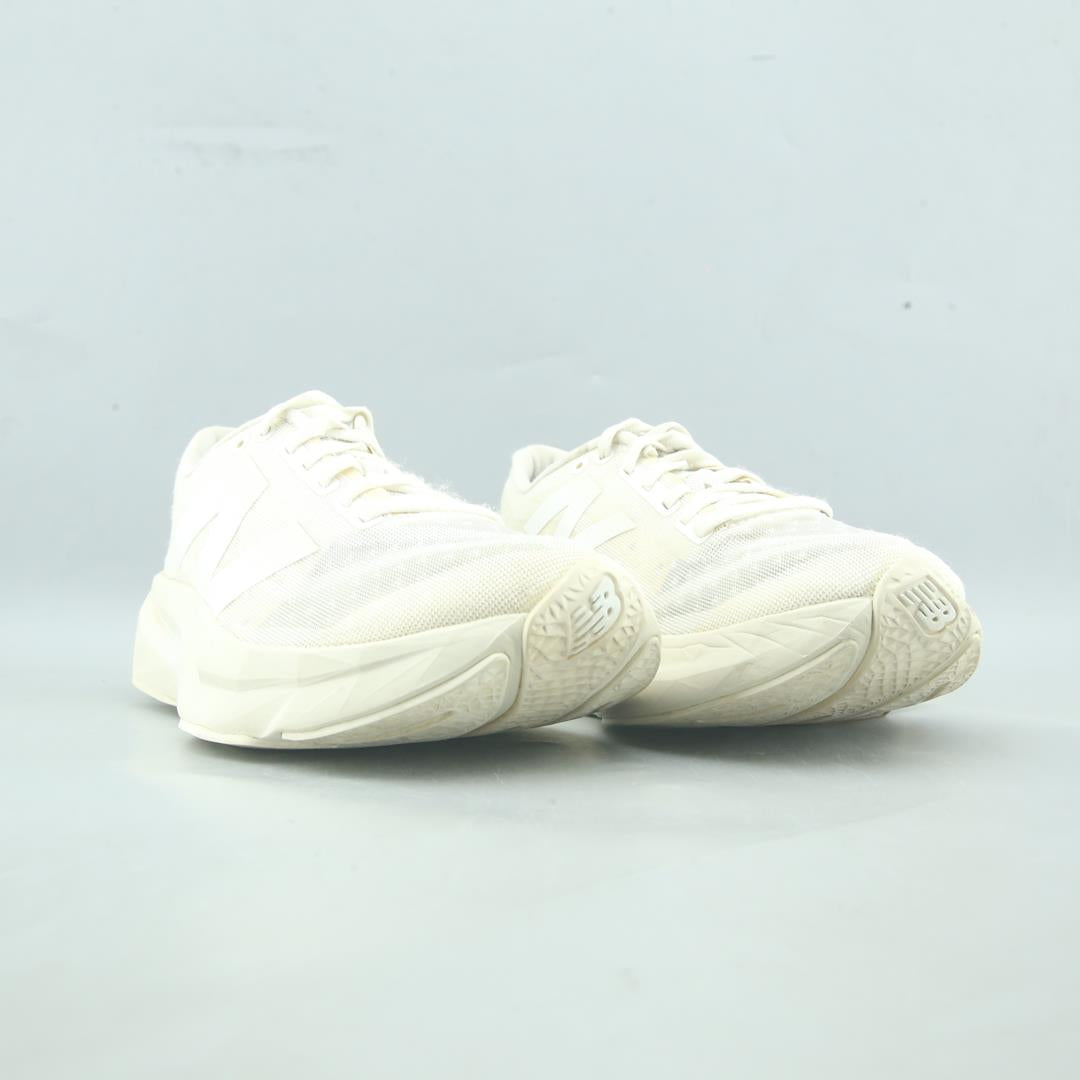 NEW BALANCE FUELCELL REBEL V4