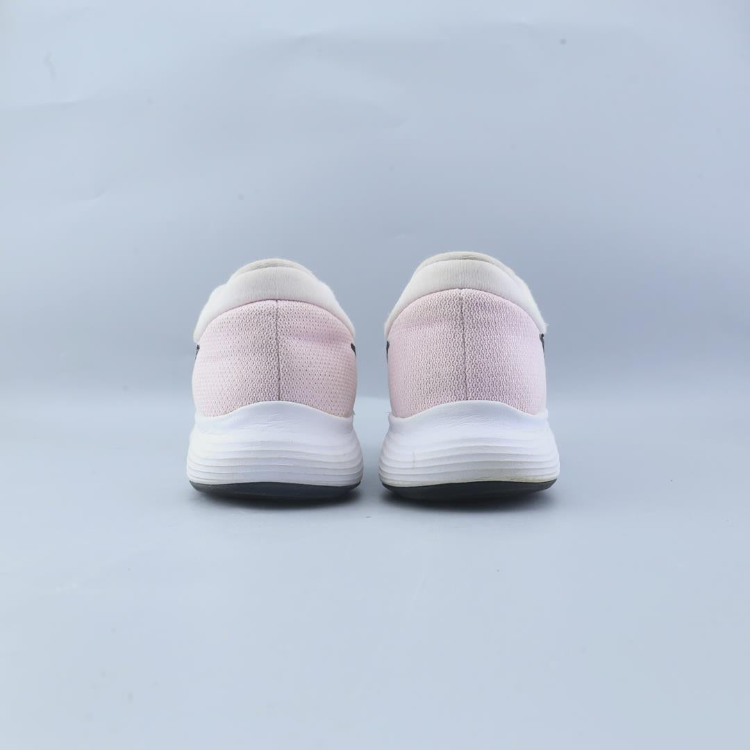 NIKE REVOLUTION 4