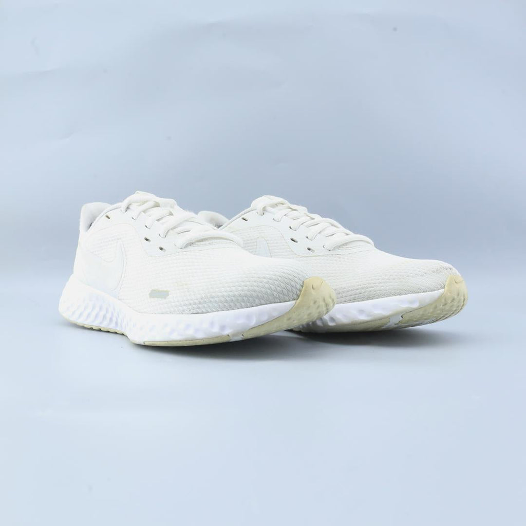 NIKE REVOLUTION 5