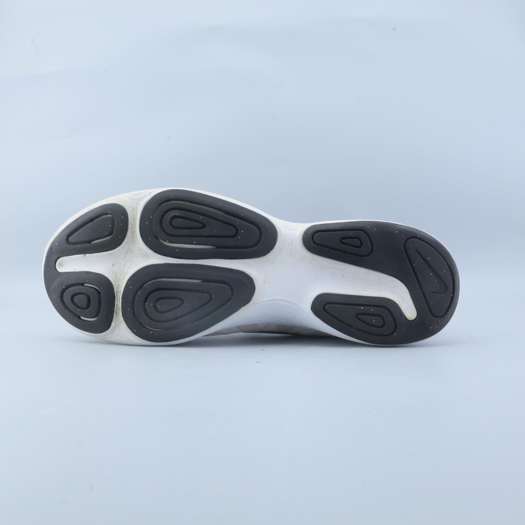 NIKE REVOLUTION 4