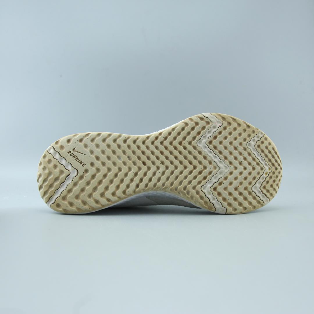 NIKE REVOLUTION 5