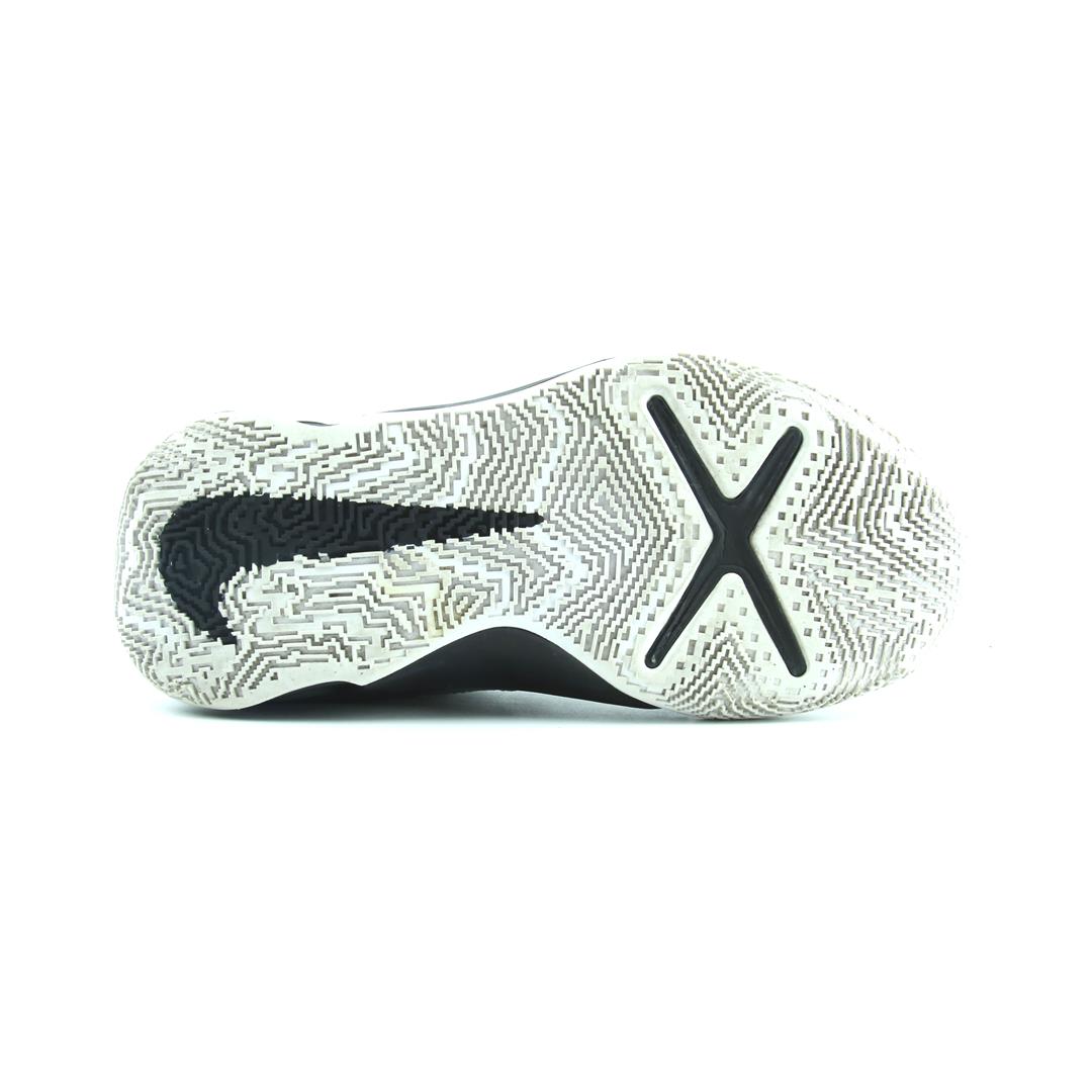 NIKE  TEAM HUSTLE D 10