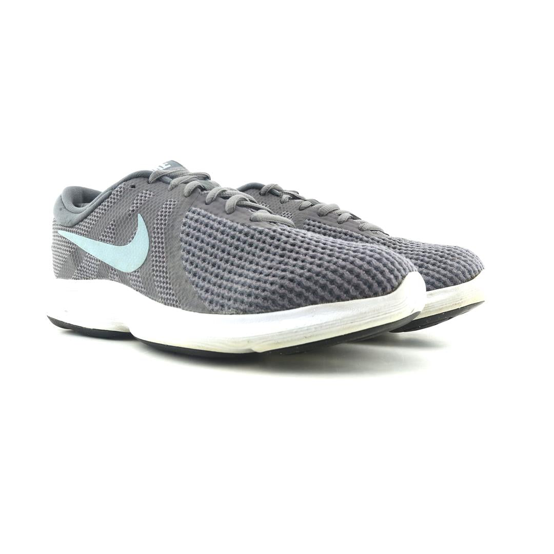 NIKE REVOLUTION 4