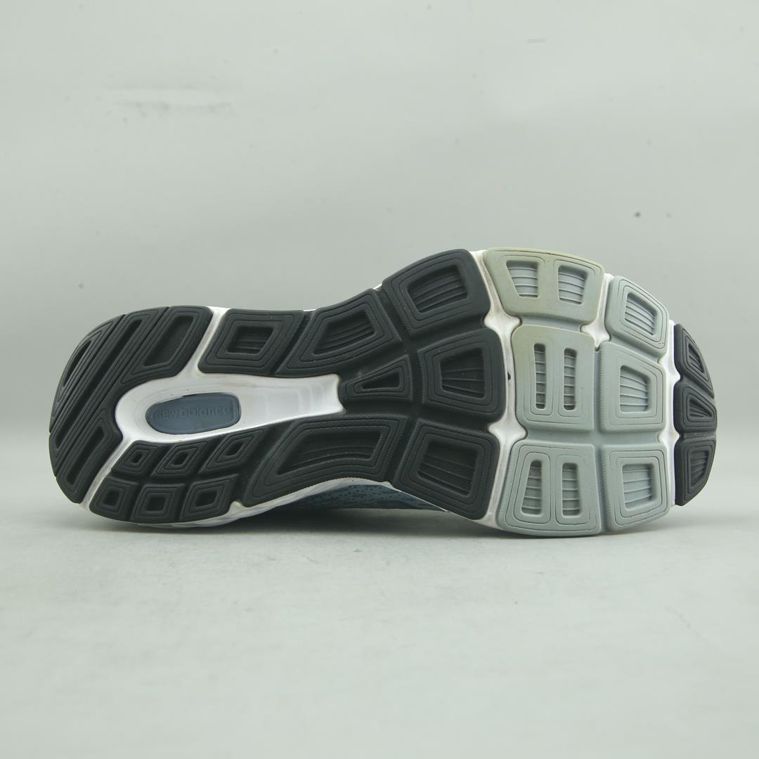 NEW BALANCE 680V6