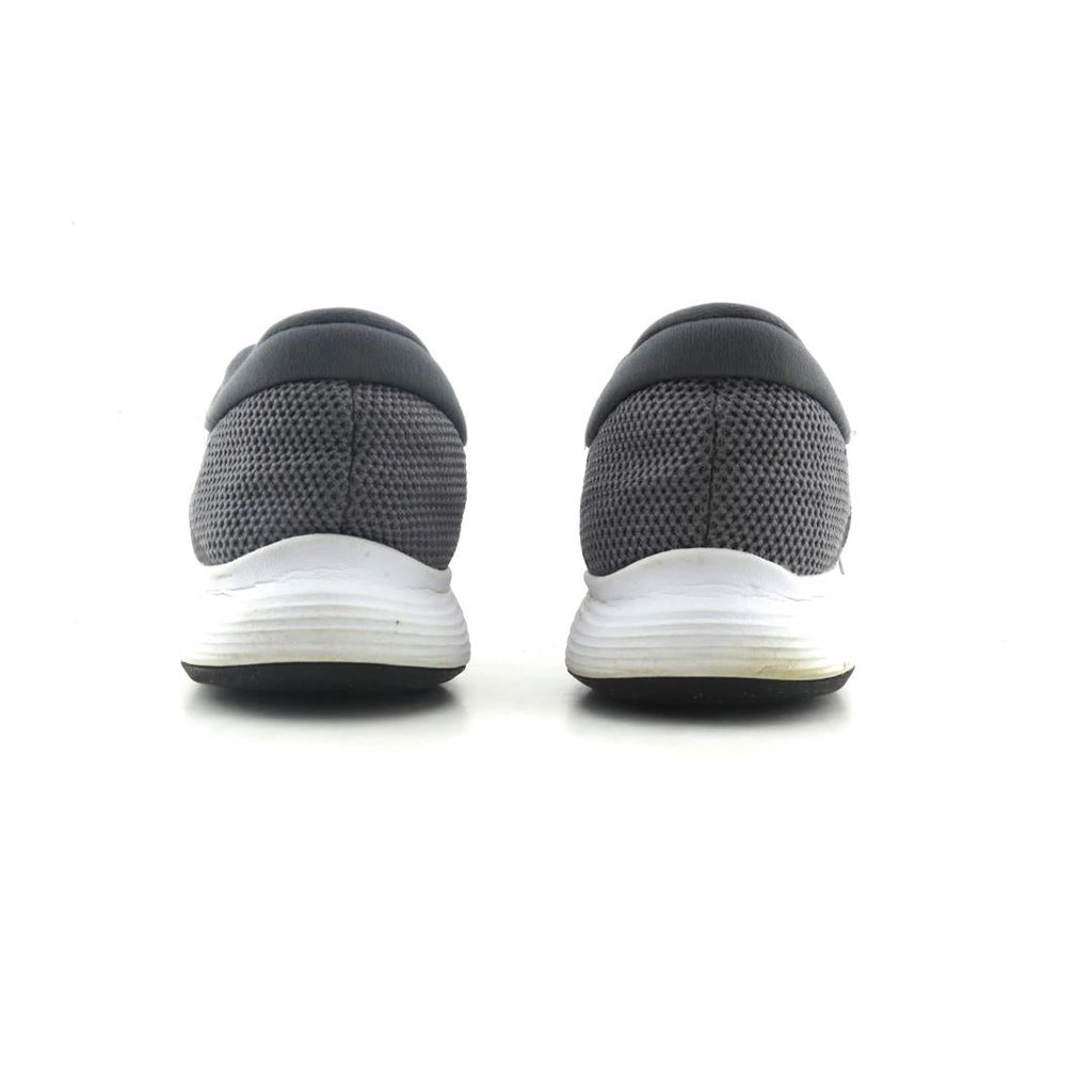 NIKE REVOLUTION 4
