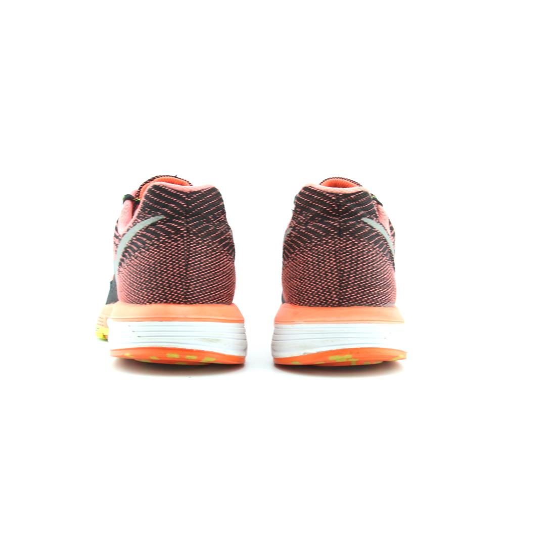 NIKE  AIR ZOOM VOMERO 10