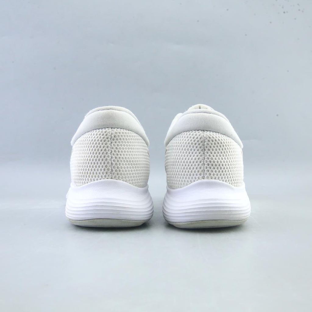 NIKE REVOLUTION 4