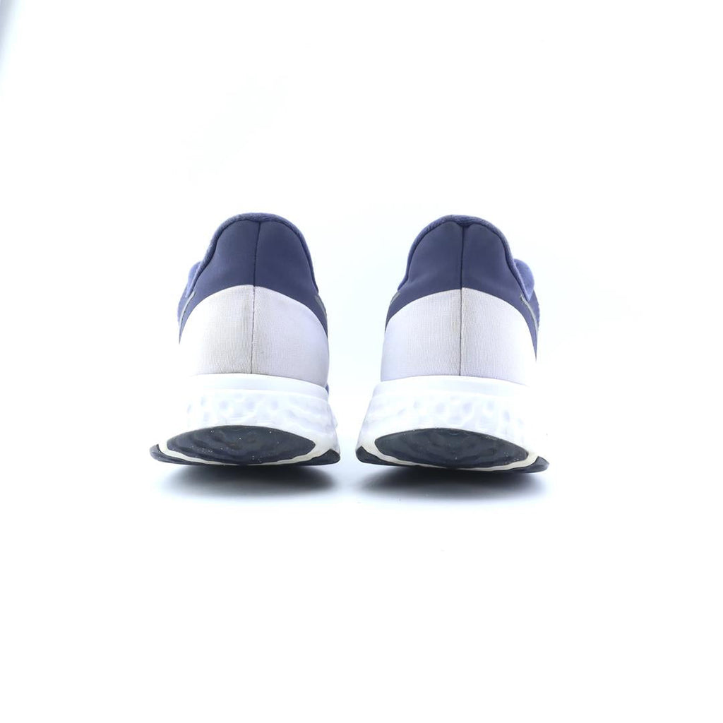 NIKE REVOLUTION 5