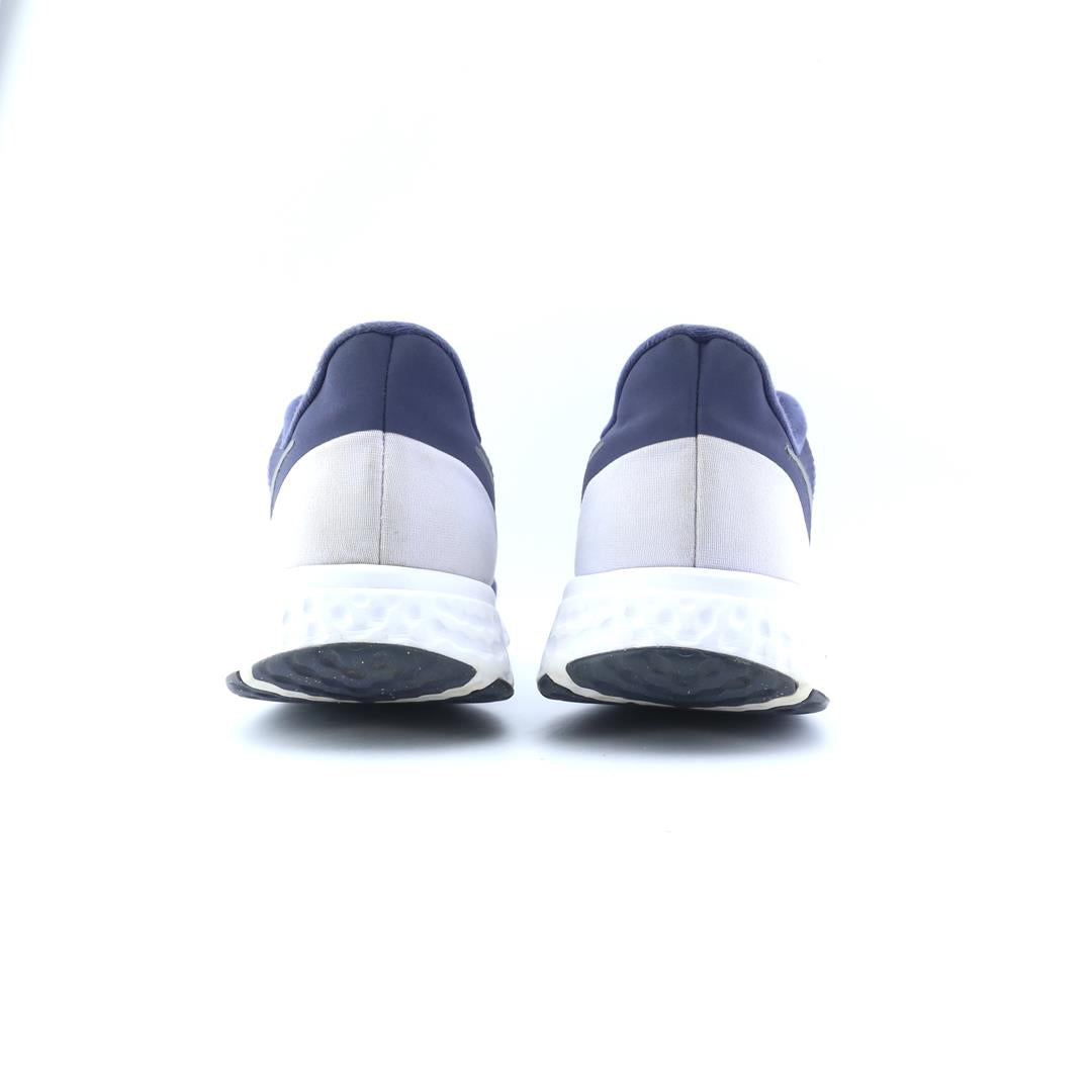 NIKE REVOLUTION 5