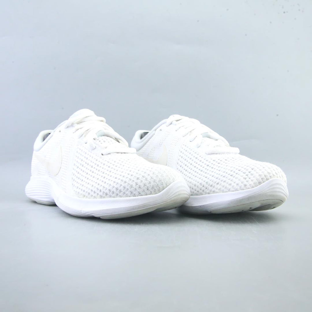 NIKE REVOLUTION 4