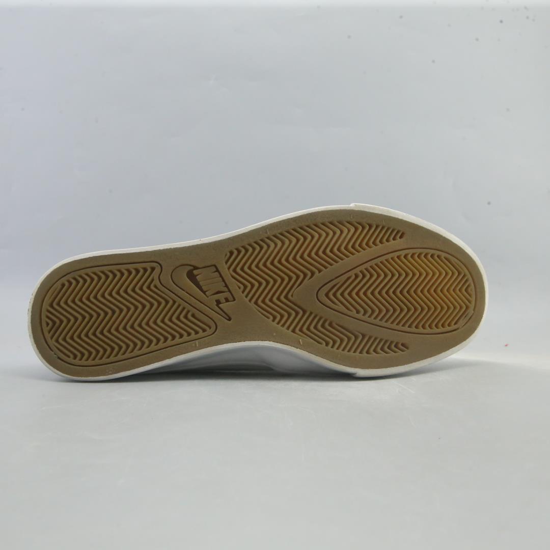 NIKE COURT ROYALE