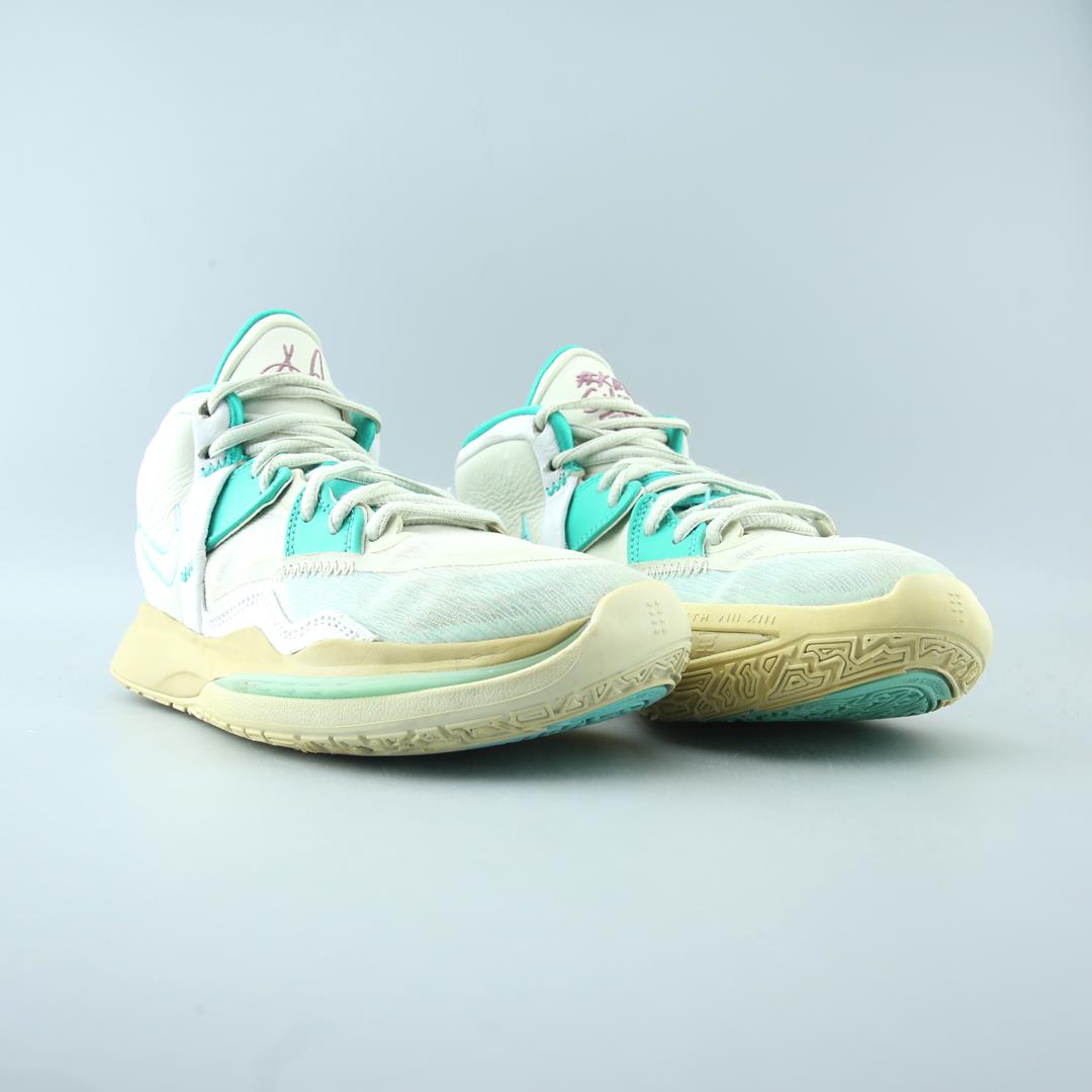 NIKE KYRIE 8
