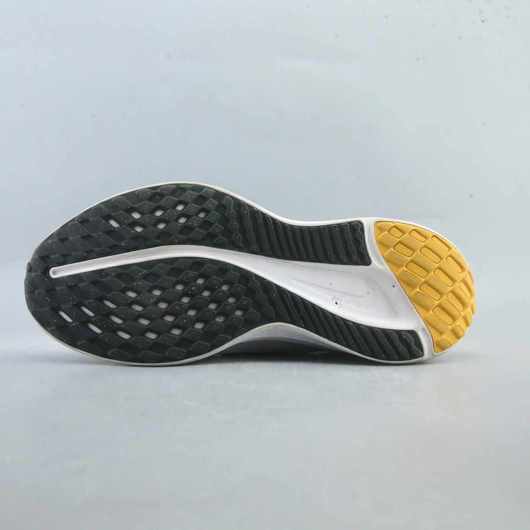 NIKE QUEST 5