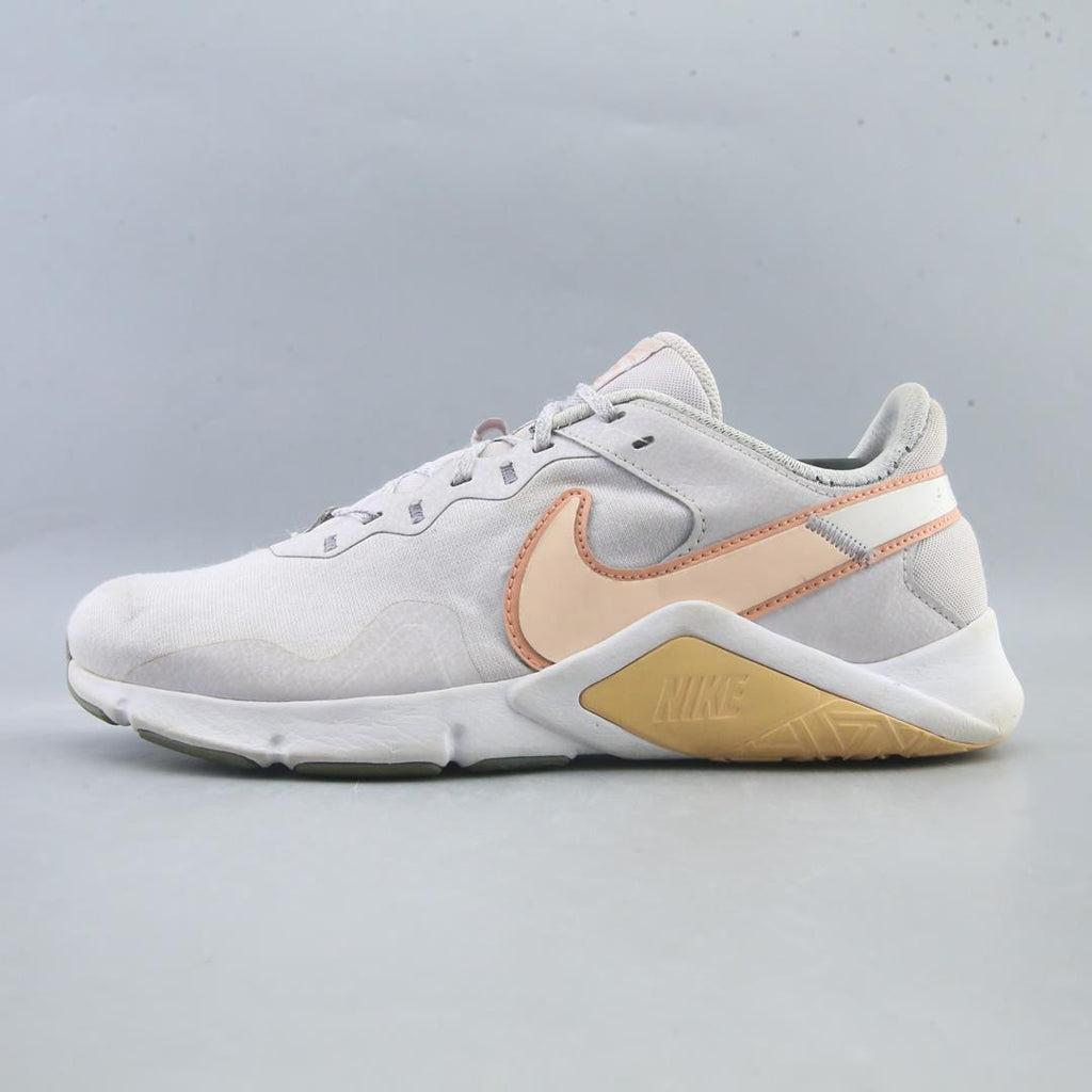 NIKE  LEGEND ESSENTIAL 2