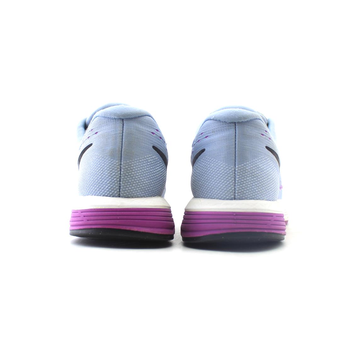 NIKE AIR ZOOM VOMERO 11