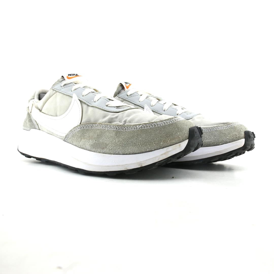 NIKE WAFFLE DEBUT