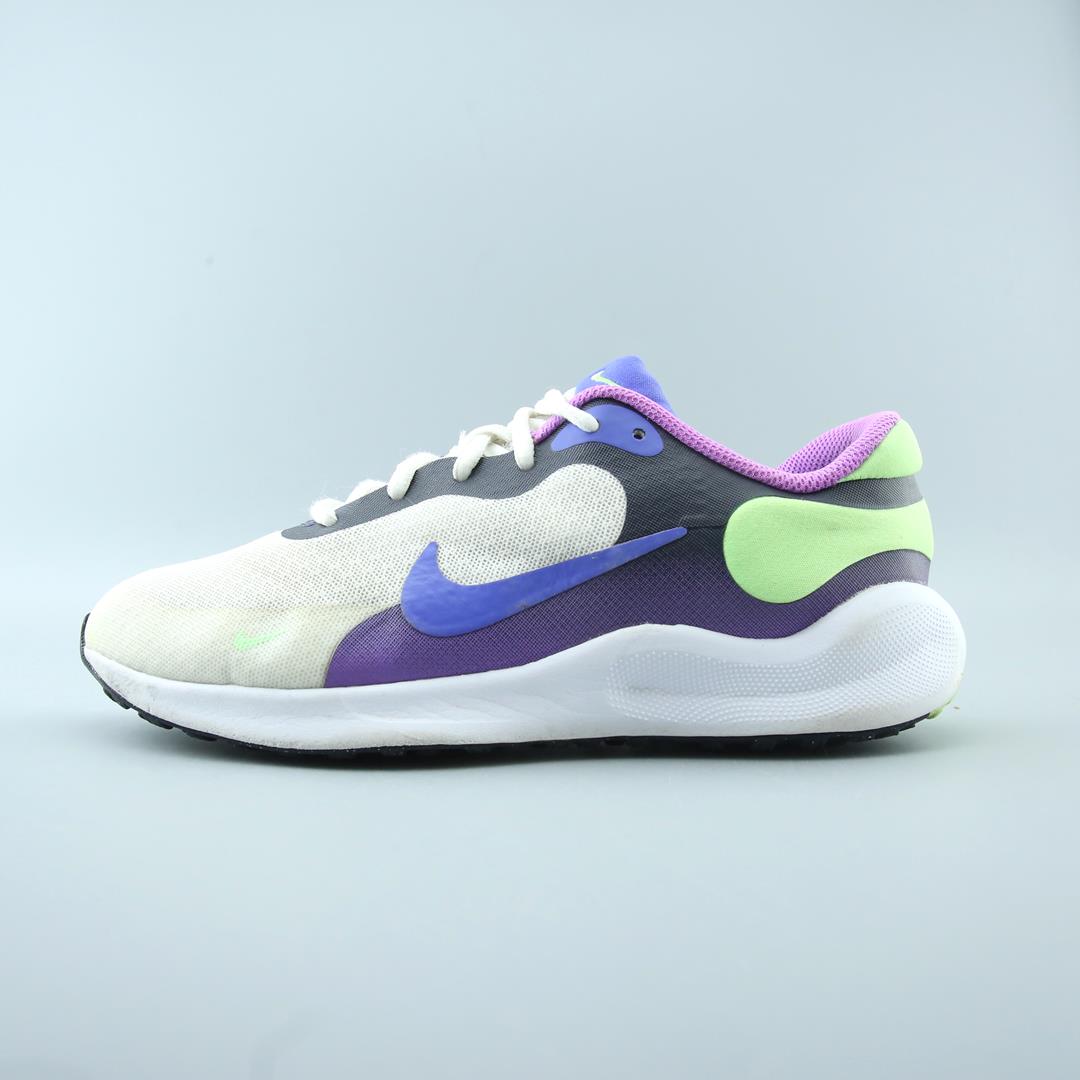 NIKE REVOLUTION 7