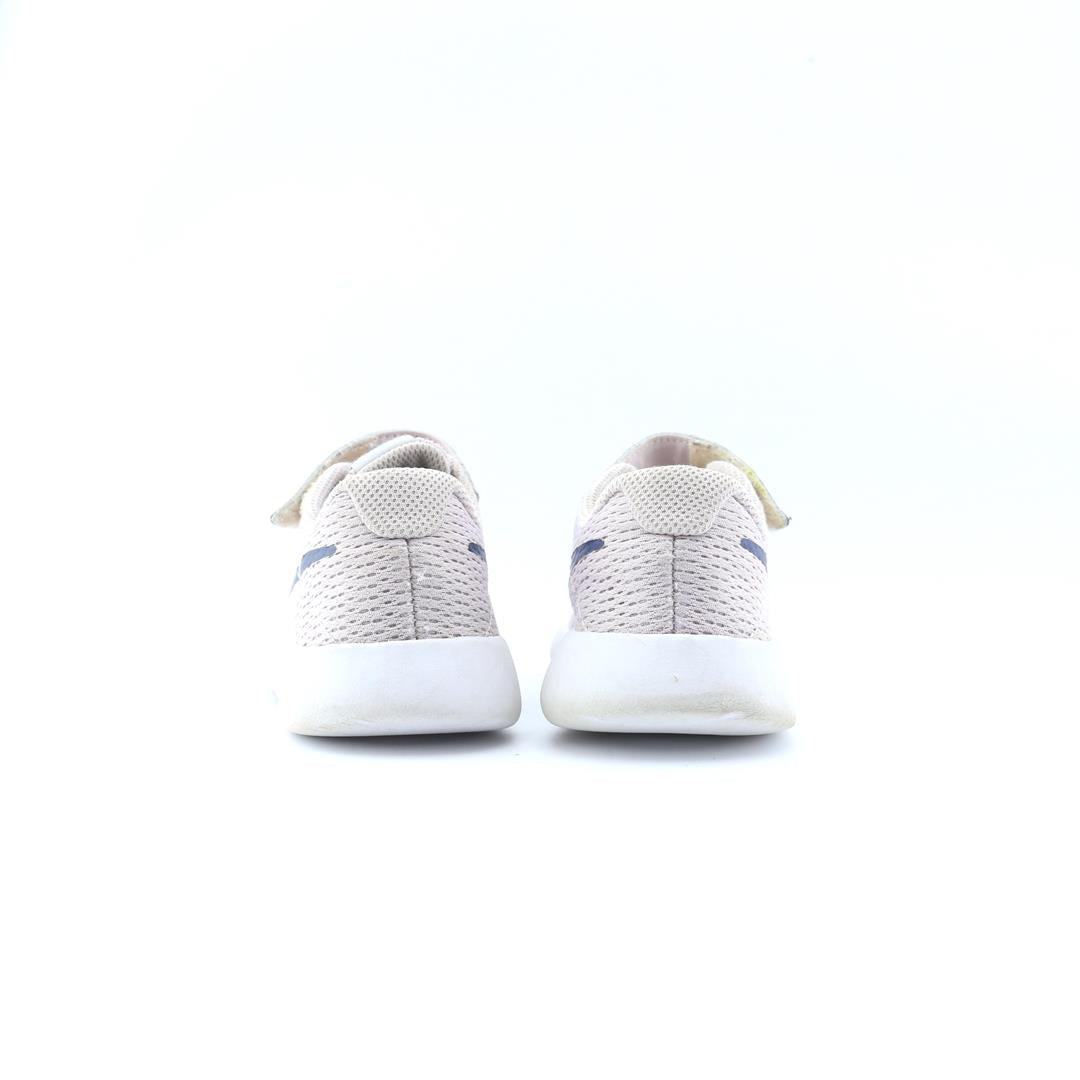 NIKE TANJUN
