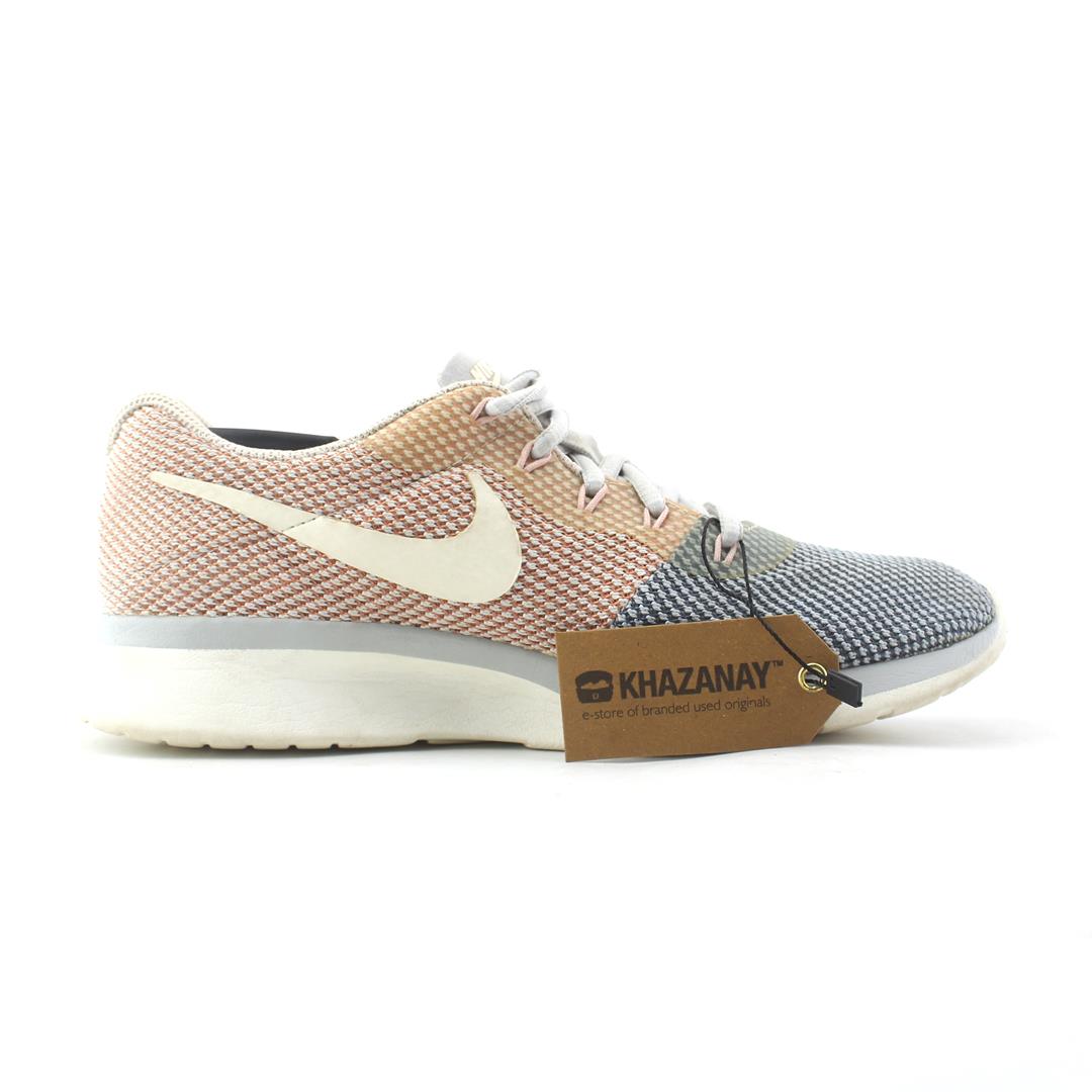 NIKE TANJUN