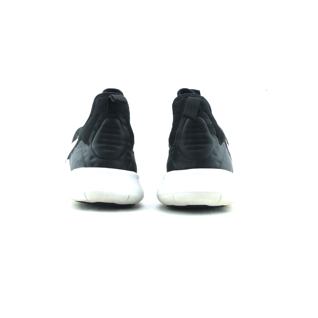 NIKE FREE TR 8