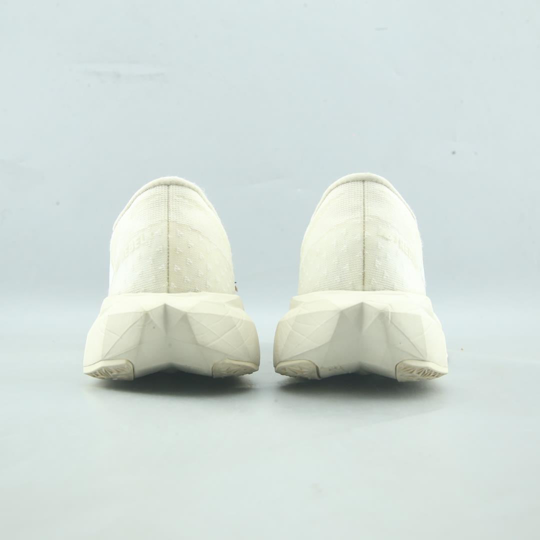 NEW BALANCE FUELCELL REBEL V4