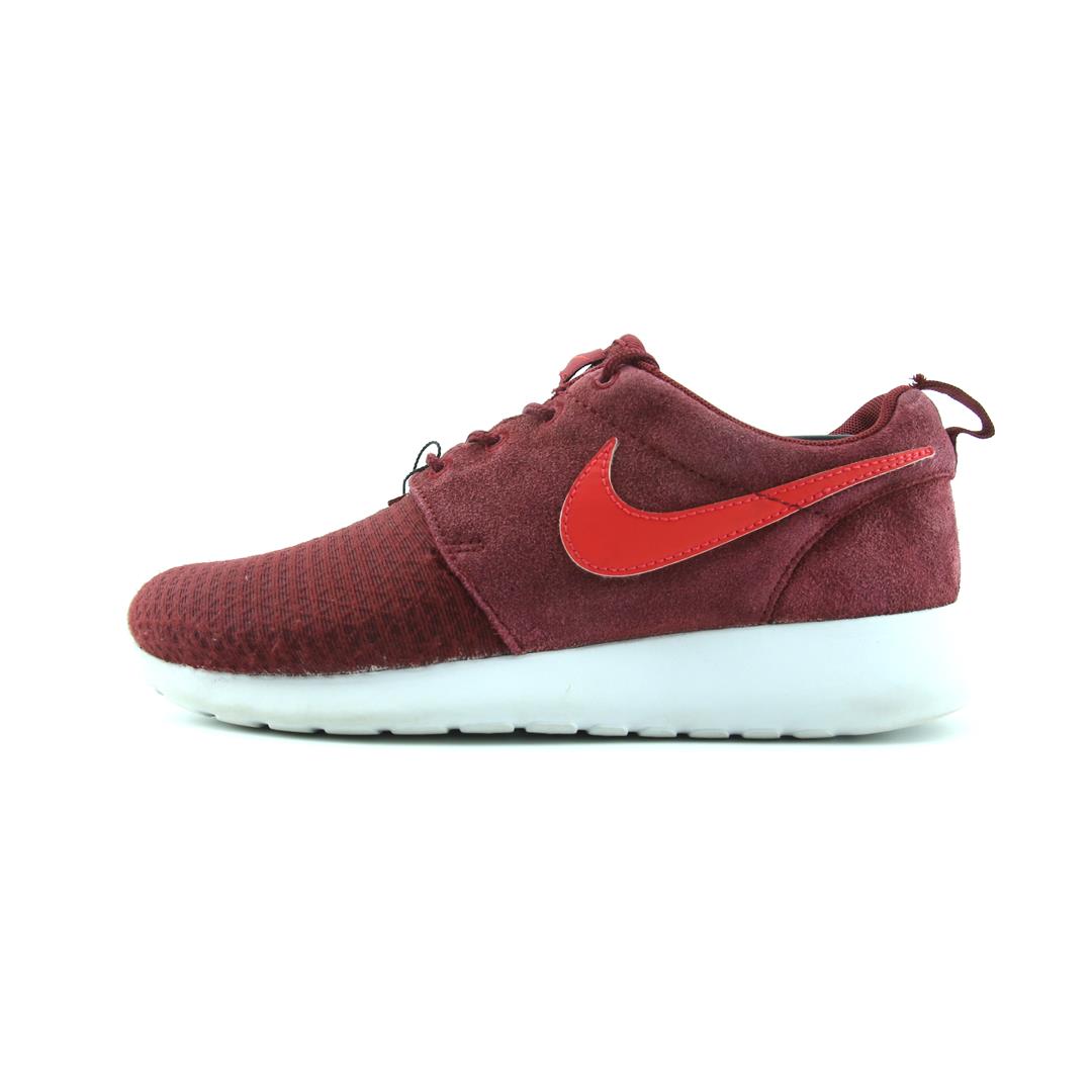 NIKE ROSHE ONE
