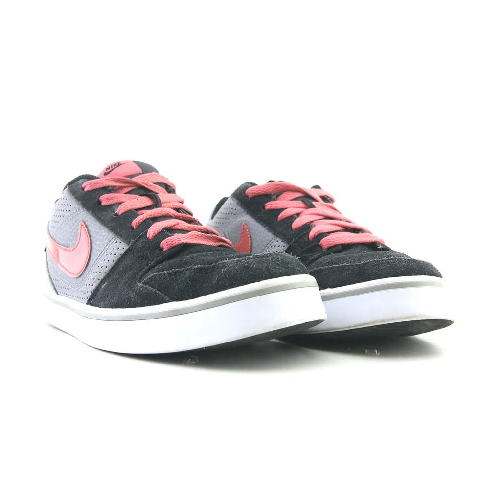 NIKE  RUCKUS LOW TOP