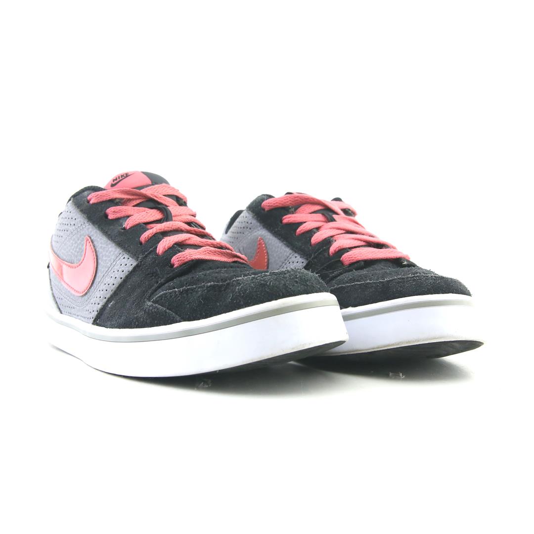 NIKE  RUCKUS LOW TOP
