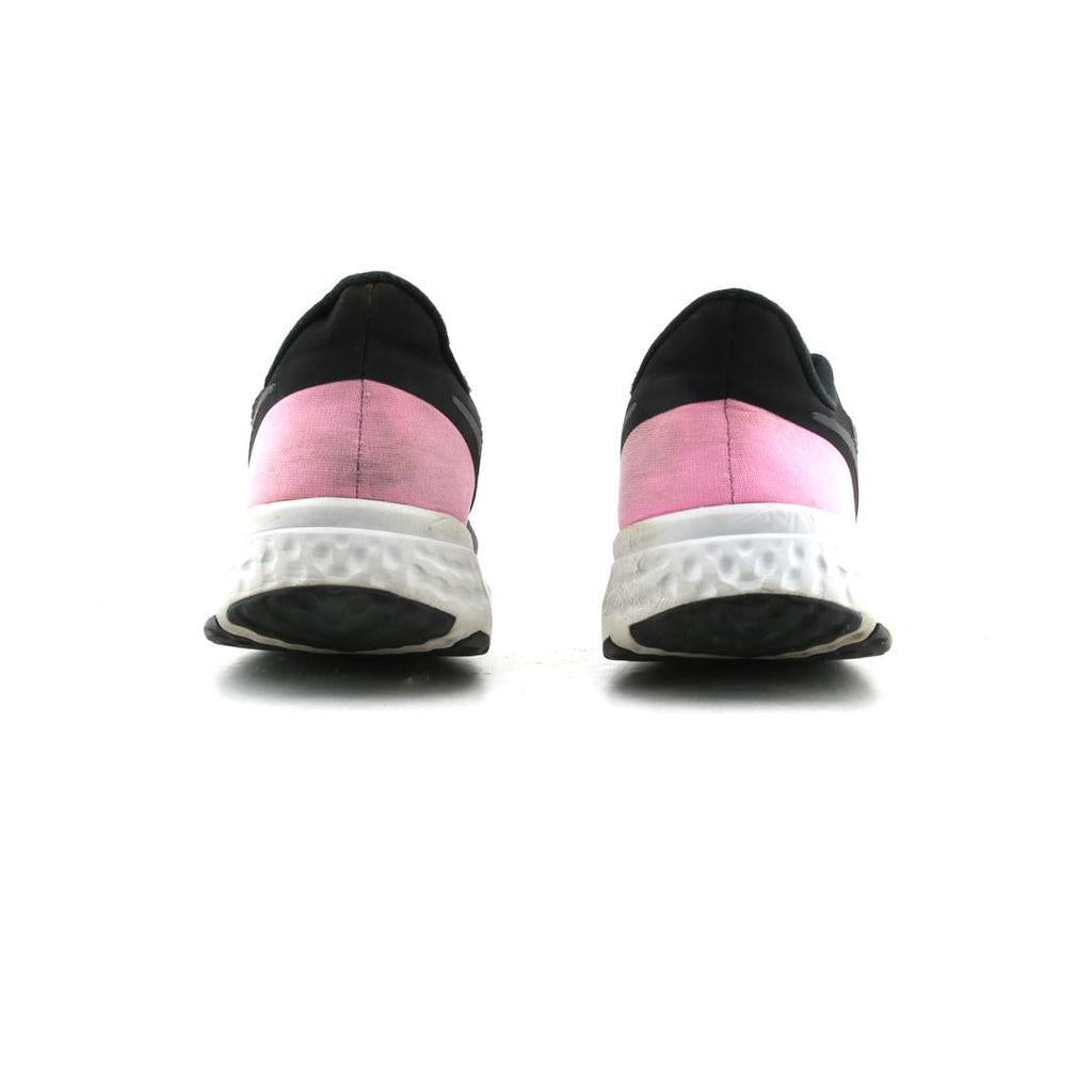 NIKE REVOLUTION 5