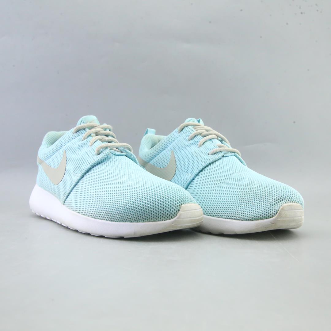 NIKE ROSHE ONE
