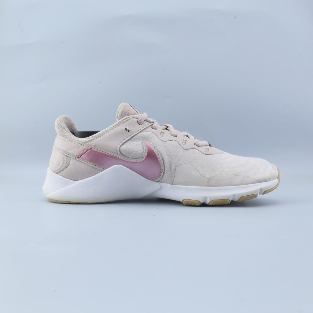 NIKE LEGEND ESSENTIAL 2
