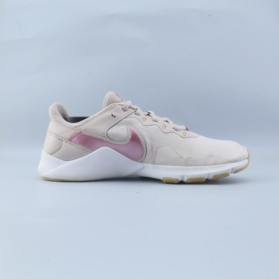 NIKE LEGEND ESSENTIAL 2