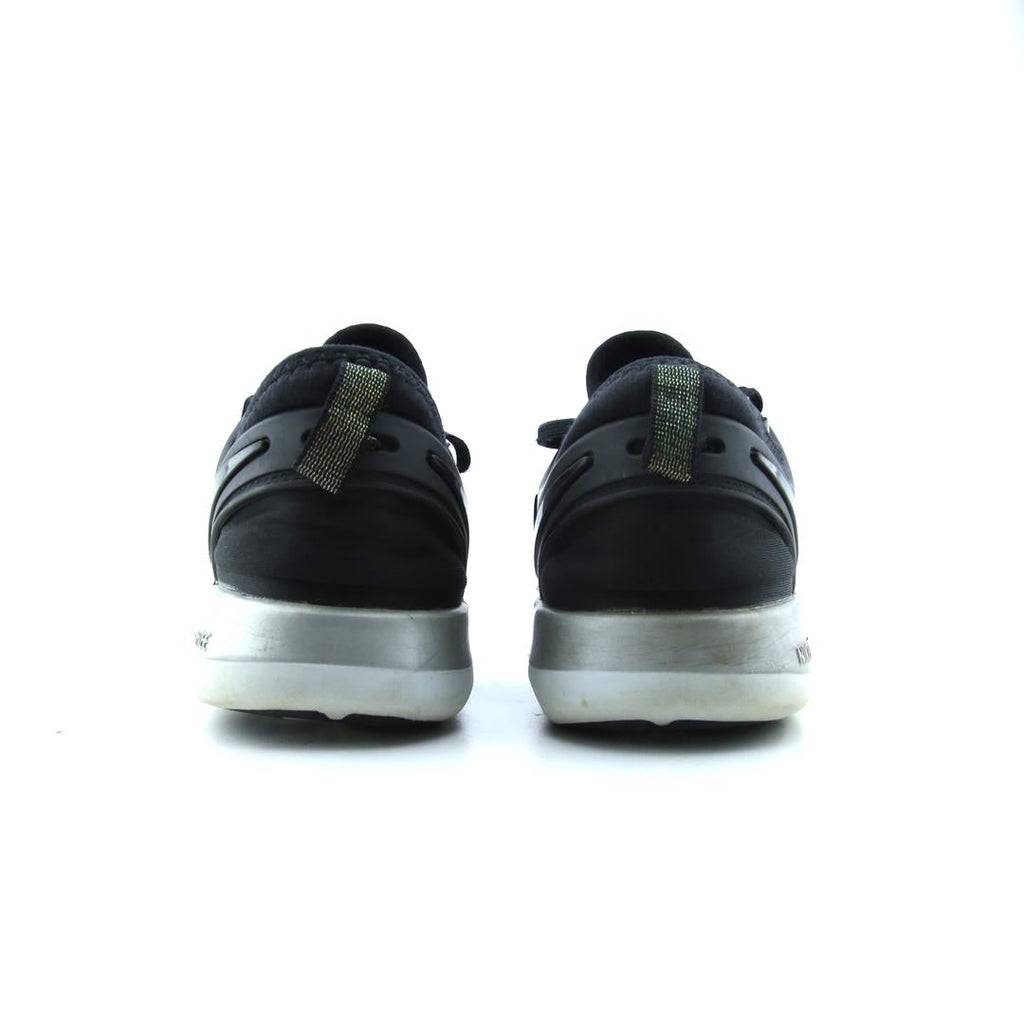 NIKE FREE TR 7