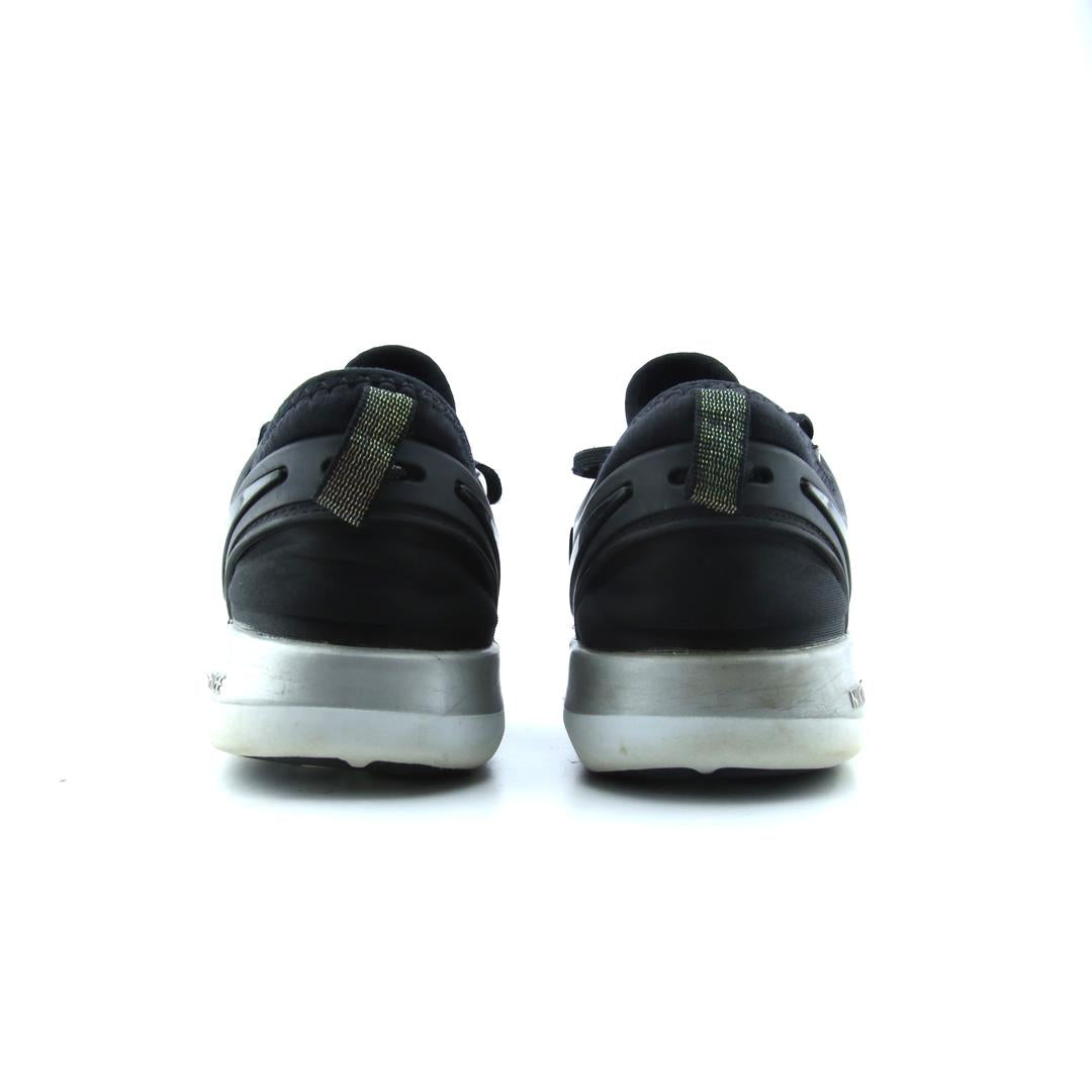 NIKE FREE TR 7