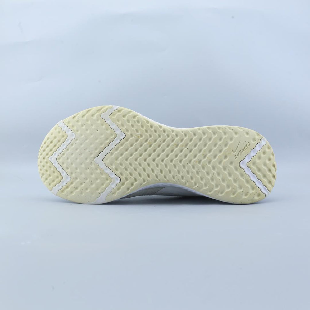 NIKE REVOLUTION 5