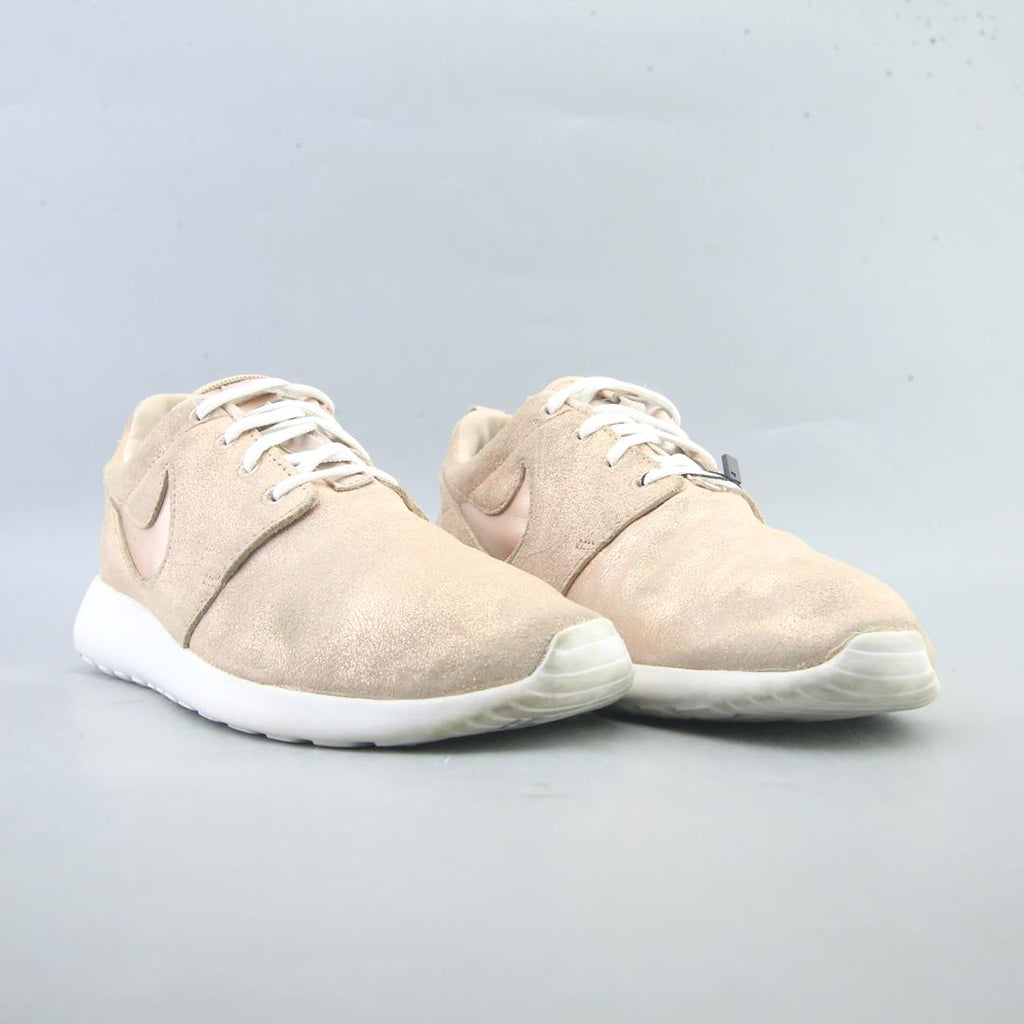 NIKE ROSHE ONE