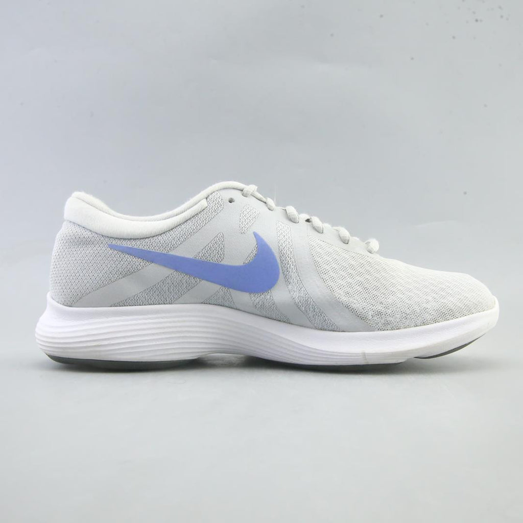NIKE REVOLUTION 4