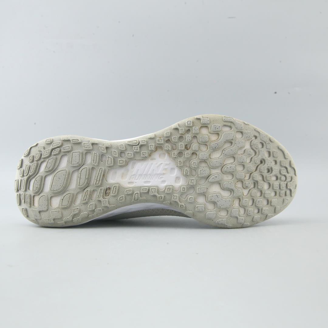 NIKE REVOLUTION 6