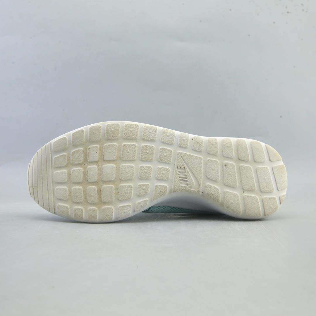 NIKE ROSHE ONE