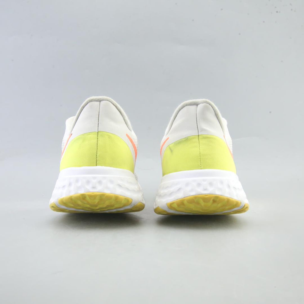 NIKE REVOLUTION 5