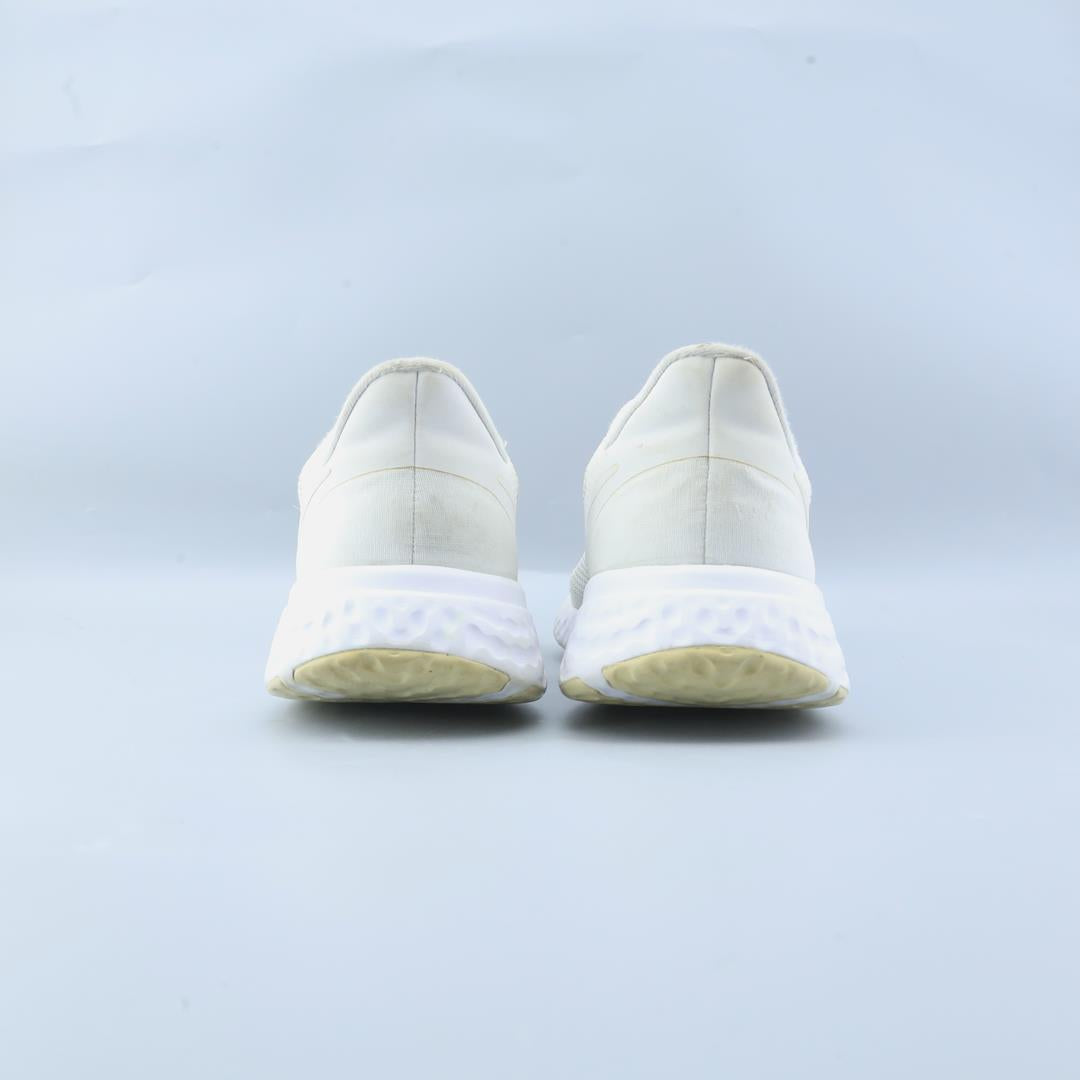 NIKE REVOLUTION 5