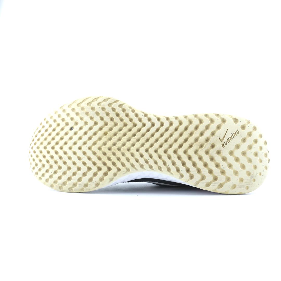 NIKE REVOLUTION 5
