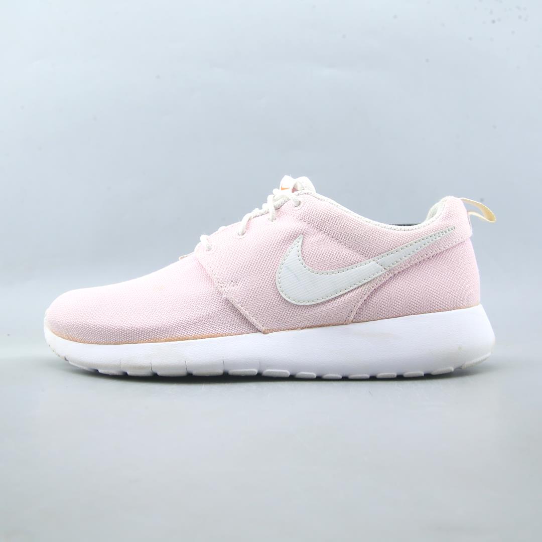 NIKE ROSHE ONE