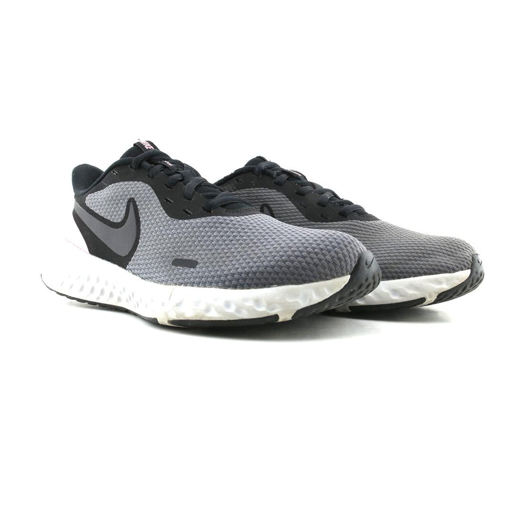NIKE REVOLUTION 5