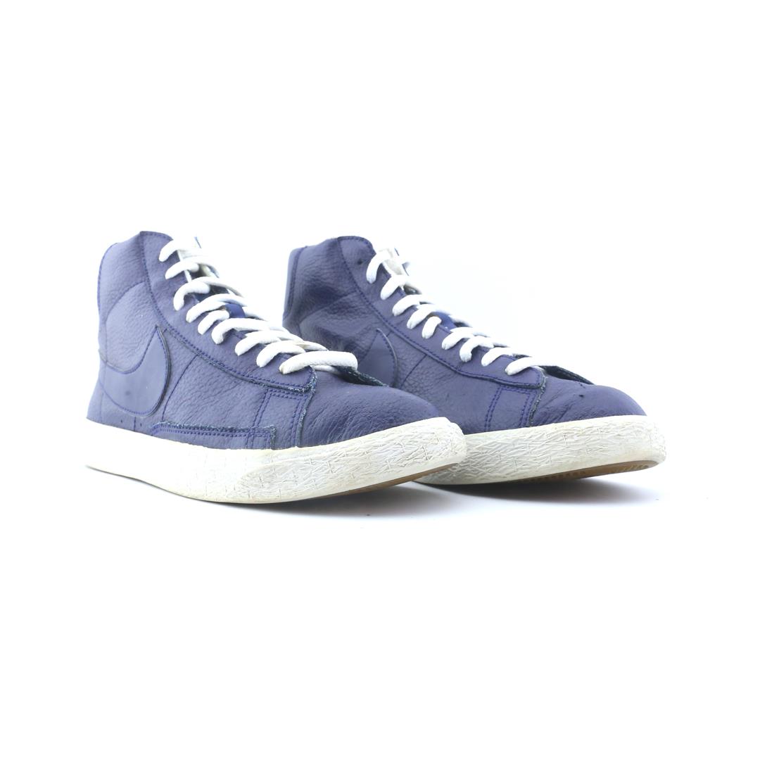 NIKE BLAZER MID