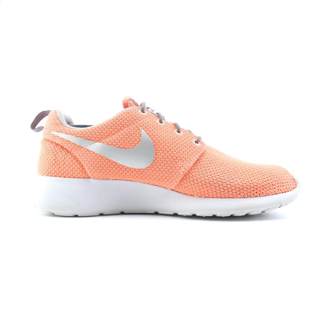 NIKE ROSHE ONE