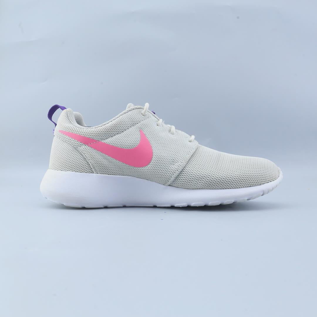 NIKE ROSHE ONE