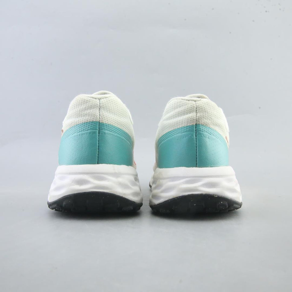 NIKE  REVOLUTION 5